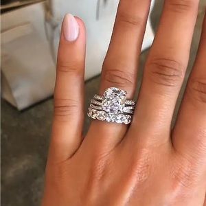 NWT Maxine Jewelry 3 piece cushion cut wedding set Size 7.5